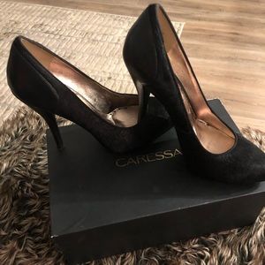 Black Pumps